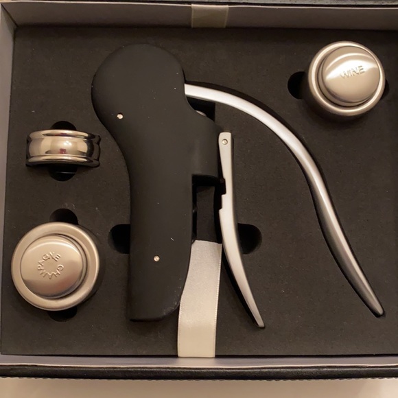 La Vigna Other - La Vigna 13 piece wine and champagne accessories